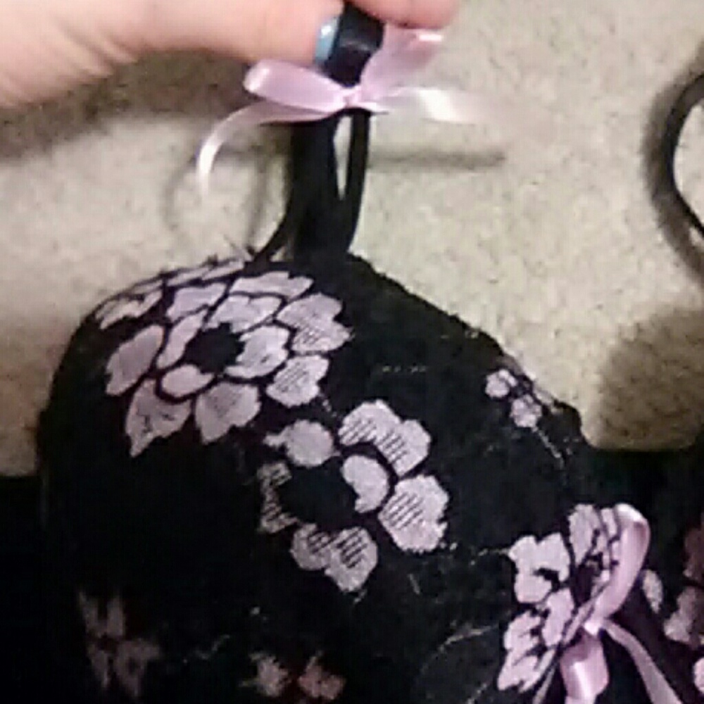 Lingerie - Picture 2 of 4